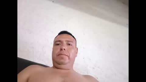 hugopaqui57 online show from January 8, 11:54 pm