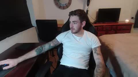 hungmtnman2256 online show from February 14, 11:49 am