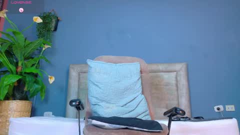 Hunter  online show from April 15, 7:58 pm