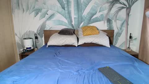 Hunter Bridges online show from December 14, 7:59 am