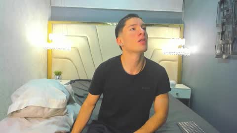 Snapshot of hunterheat_ chatting on September 23, 11:31 am hunterheat_ online show from September 23, 11:31 am