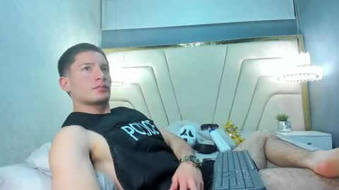 Snapshot of hunterheat_ chatting on September 21, 1:11 pm hunterheat_ online show from September 21, 1:11 pm