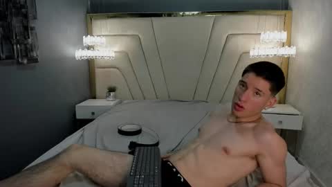 Snapshot of hunterheat_ chatting on September 18, 12:51 pm hunterheat_ online show from September 18, 12:51 pm