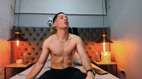 Snapshot of hunterheat_ chatting on October 3, 12:10 pm hunterheat_ online show from October 3, 12:10 pm