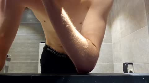 Snapshot of hutser8890 chatting on December 18, 7:19 pm hutser8890 online show from December 18, 7:19 pm