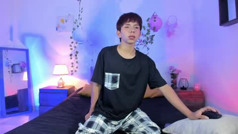 Son Hyunjin online show from April 24, 11:29 pm