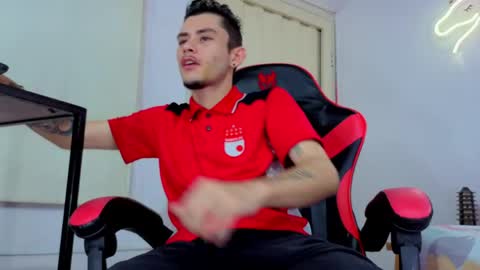 kelvis online show from March 11, 11:56 pm