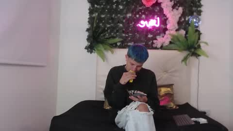 iam_lukas__ online show from October 14, 3:02 am