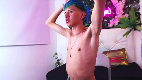 iam_lukas__ online show from October 9, 4:06 am