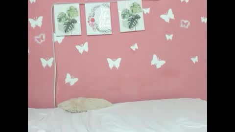 iamjes_1 online show from November 19, 1:49 am