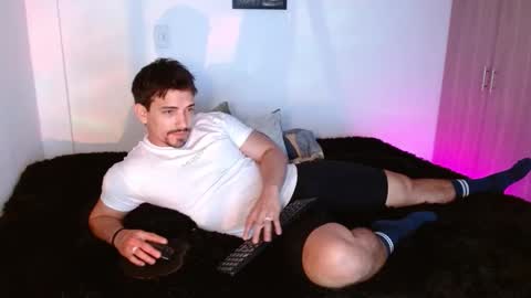 Ian Davis online show from December 1, 8:56 pm