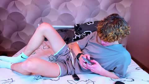 Ian Flor online show from December 15, 12:24 pm