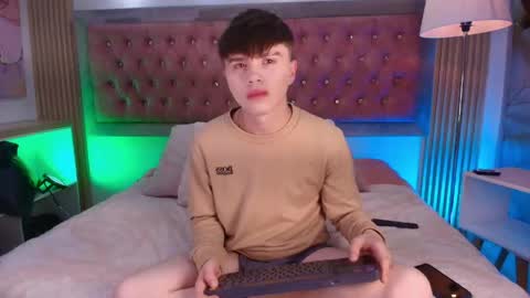 Ian  online show from April 21, 1:17 pm