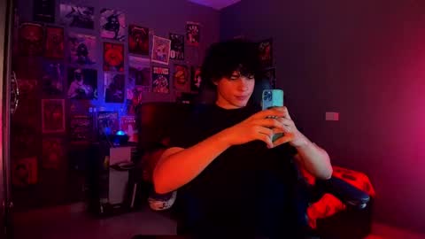 Snapshot of ian_versace chatting on February 14, 1:45 am Andres online show from February 14, 1:45 am