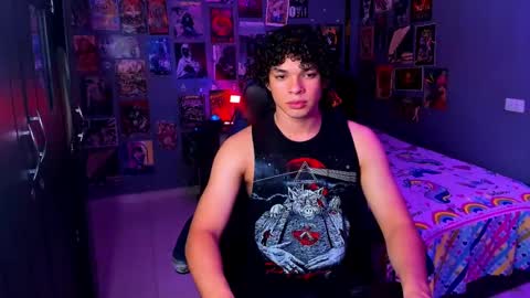 Snapshot of ian_versace chatting on March 10, 7:07 pm Andres online show from March 10, 7:07 pm