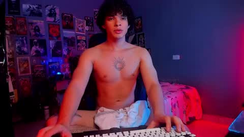 Snapshot of ian_versace chatting on February 22, 8:59 pm Andres online show from February 22, 8:59 pm