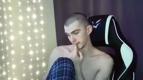 MAX online show from January 30, 7:15 pm