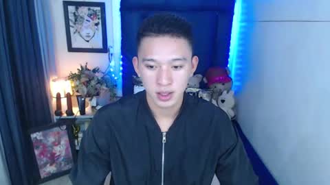 Snapshot of iconicmateo chatting on December 16, 4:27 pm Mateo online show from December 16, 4:27 pm