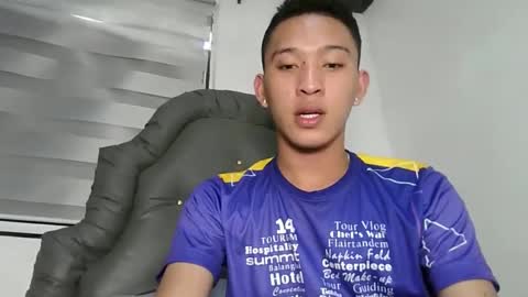 Snapshot of iconicmateo chatting on January 3, 5:50 am Mateo online show from January 3, 5:50 am