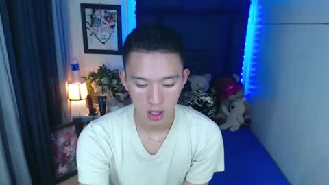 Snapshot of iconicmateo chatting on January 4, 8:17 am Mateo online show from January 4, 8:17 am