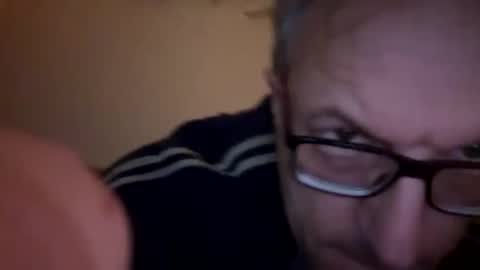 Snapshot of icums4u chatting on October 6, 9:41 pm icums4u online show from October 6, 9:41 pm