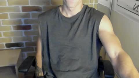 Snapshot of idkiww chatting on October 5, 7:40 pm yo online show from October 5, 7:40 pm