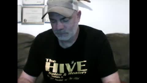 idkwhyidothis348732 online show from March 10, 11:23 am