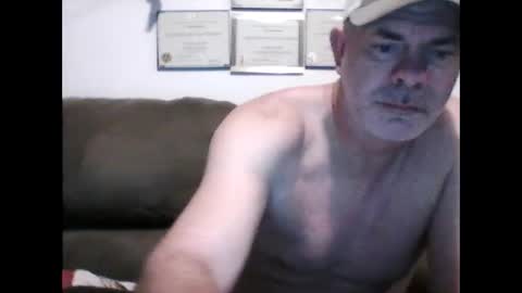 idkwhyidothis348732 online show from December 16, 12:06 pm