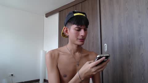 Snapshot of im_davo23 chatting on December 5, 3:39 pm Davo online show from December 5, 3:39 pm
