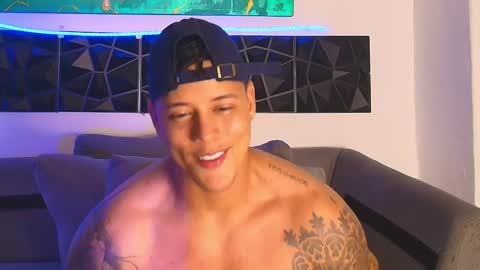 Snapshot of imconor chatting on February 13, 9:39 pm imconor online show from February 13, 9:39 pm