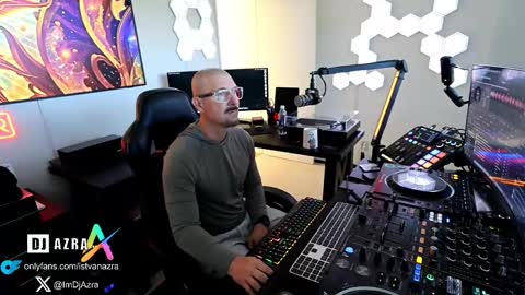 Snapshot of imdjazra chatting on February 17, 4:48 pm DJ Azra online show from February 17, 4:48 pm