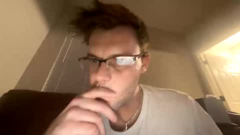 imshyguy32111 online show from November 25, 9:00 am