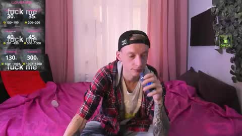 Snapshot of inkedjamesx chatting on September 16, 10:27 am James online show from September 16, 10:27 am