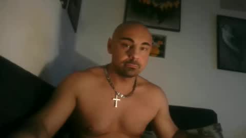 Snapshot of insaneman0502 chatting on December 30, 2:20 am insaneman0502 online show from December 30, 2:20 am