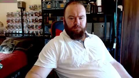 Snapshot of irishdaddy24 chatting on October 6, 8:41 am twitter theirishman205 online show from October 6, 8:41 am