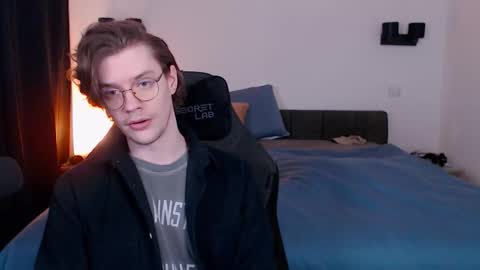 Sam online show from March 4, 7:43 pm