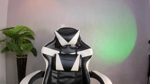 Isaac  online show from December 5, 9:55 pm