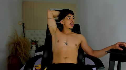 isaac_cryston online show from February 16, 10:19 pm