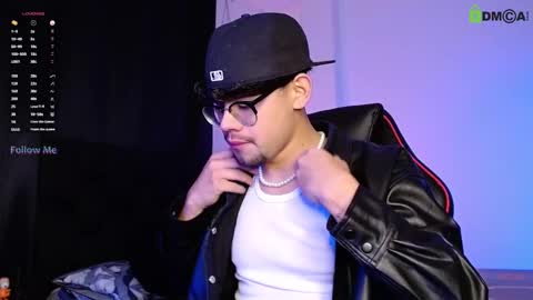 Isaac Saenz. online show from November 1, 10:03 pm