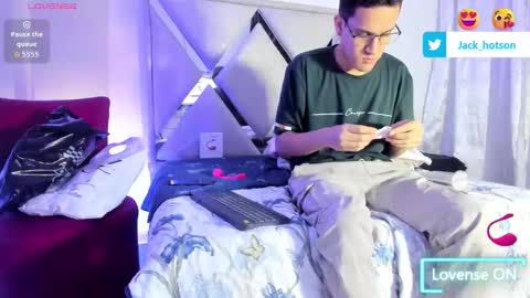 Isaac online show from December 19, 1:02 am