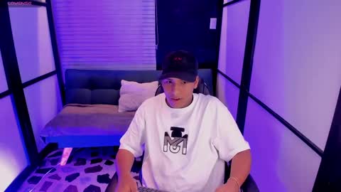 Snapshot of isaacblack_ chatting on October 7, 4:05 am IsaacBlack online show from October 7, 4:05 am