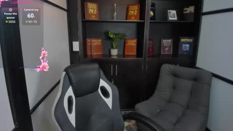 Snapshot of isaacblack_ chatting on October 4, 6:51 am IsaacBlack online show from October 4, 6:51 am