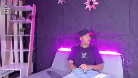 Snapshot of isaacblack_ chatting on October 2, 5:11 am IsaacBlack online show from October 2, 5:11 am