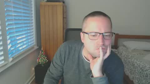 isthisfun24 online show from December 25, 12:26 pm