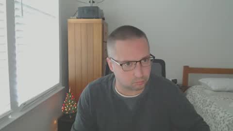 isthisfun24 online show from December 26, 12:49 pm