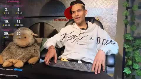 itszairen online show from March 8, 5:44 am