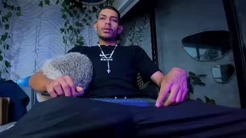 itszairen online show from July 13, 4:03 am