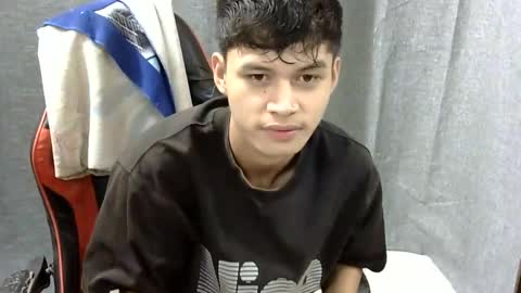 itzme_john online show from April 4, 7:11 pm