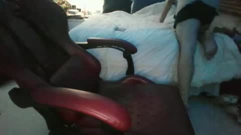 j0hnpork online show from April 5, 8:00 am