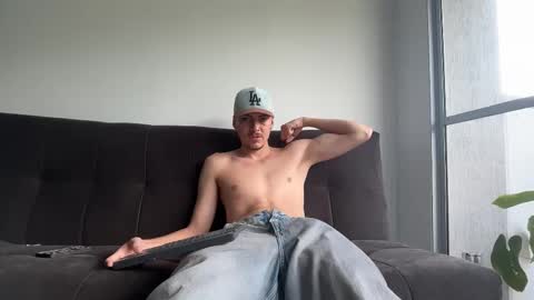 INDEPENDENT MODEL online show from October 18, 2:44 pm